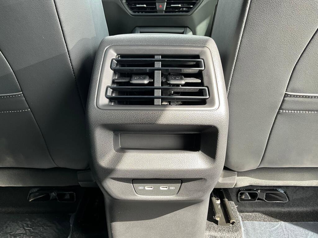 New 2026 Volkswagen Tiguan SE image 15