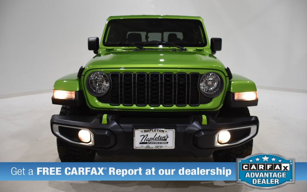 Used 2025 Jeep Gladiator Sport image 2