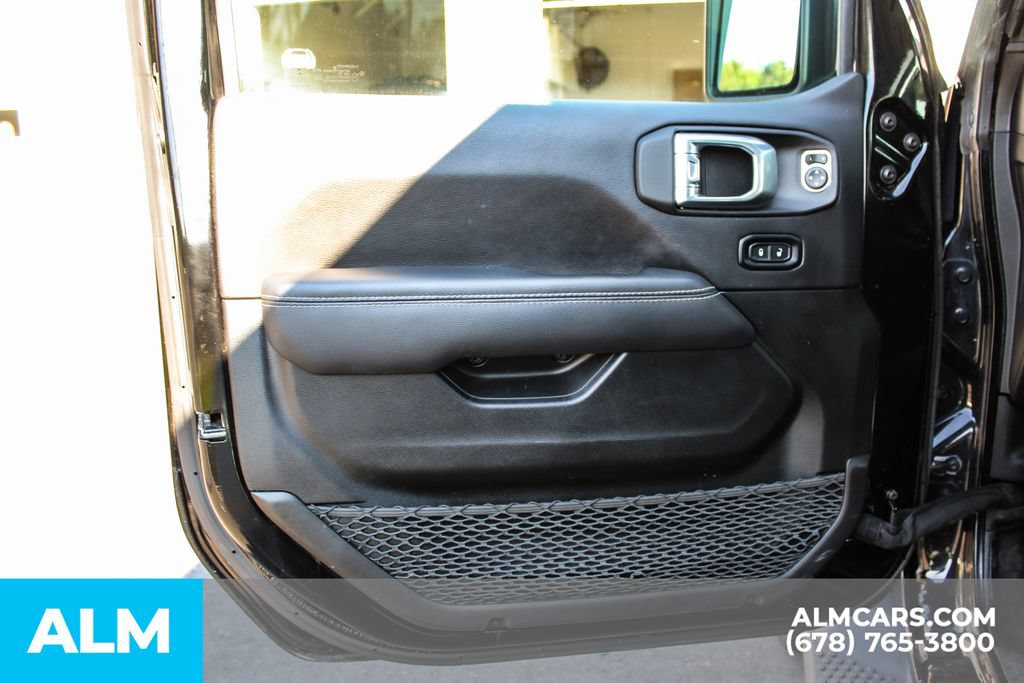 Used 2022 Jeep Wrangler Unlimited Sahara AWD/4WD image 33