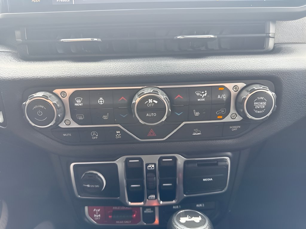 Used 2024 Jeep Wrangler Unlimited Sport AWD/4WD image 9