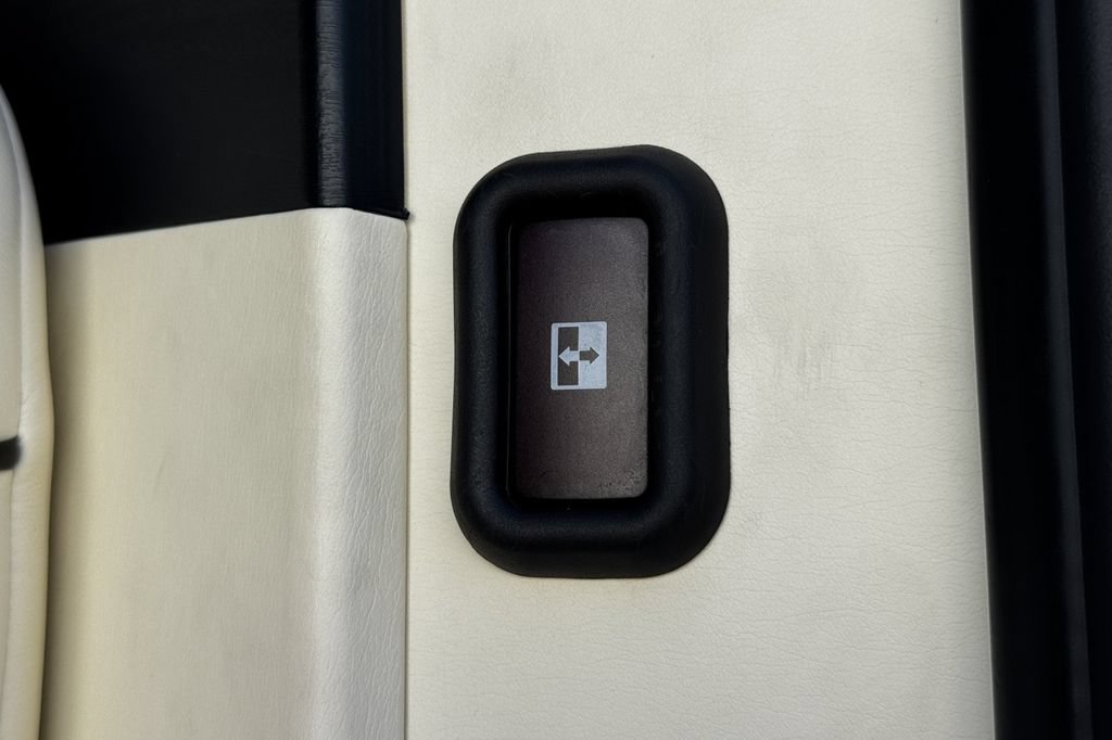 Used 2025 Mercedes-Benz Sprinter 2500 image 43