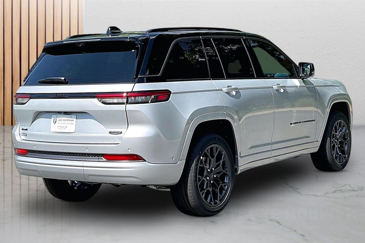 New 2026 Jeep Grand Cherokee Summit w/ Obsidian Package AWD/4WD image 8