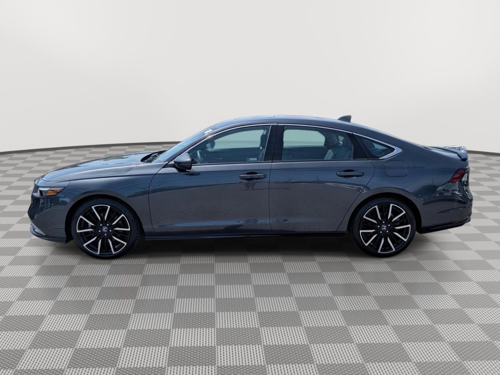 Used 2024 Honda Accord Touring image 2