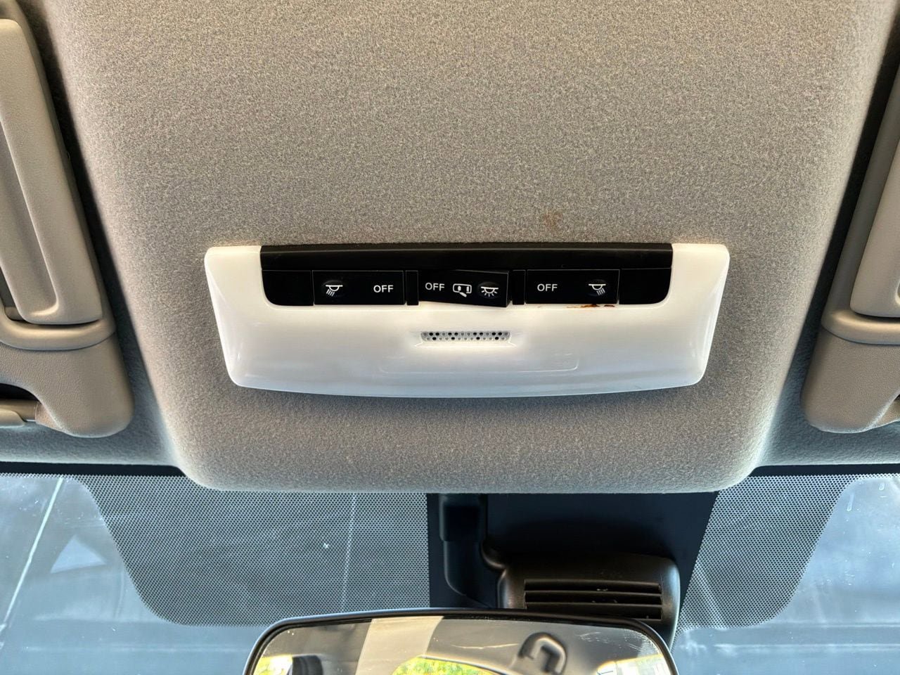 Used 2025 Nissan Versa SV FWD image 15