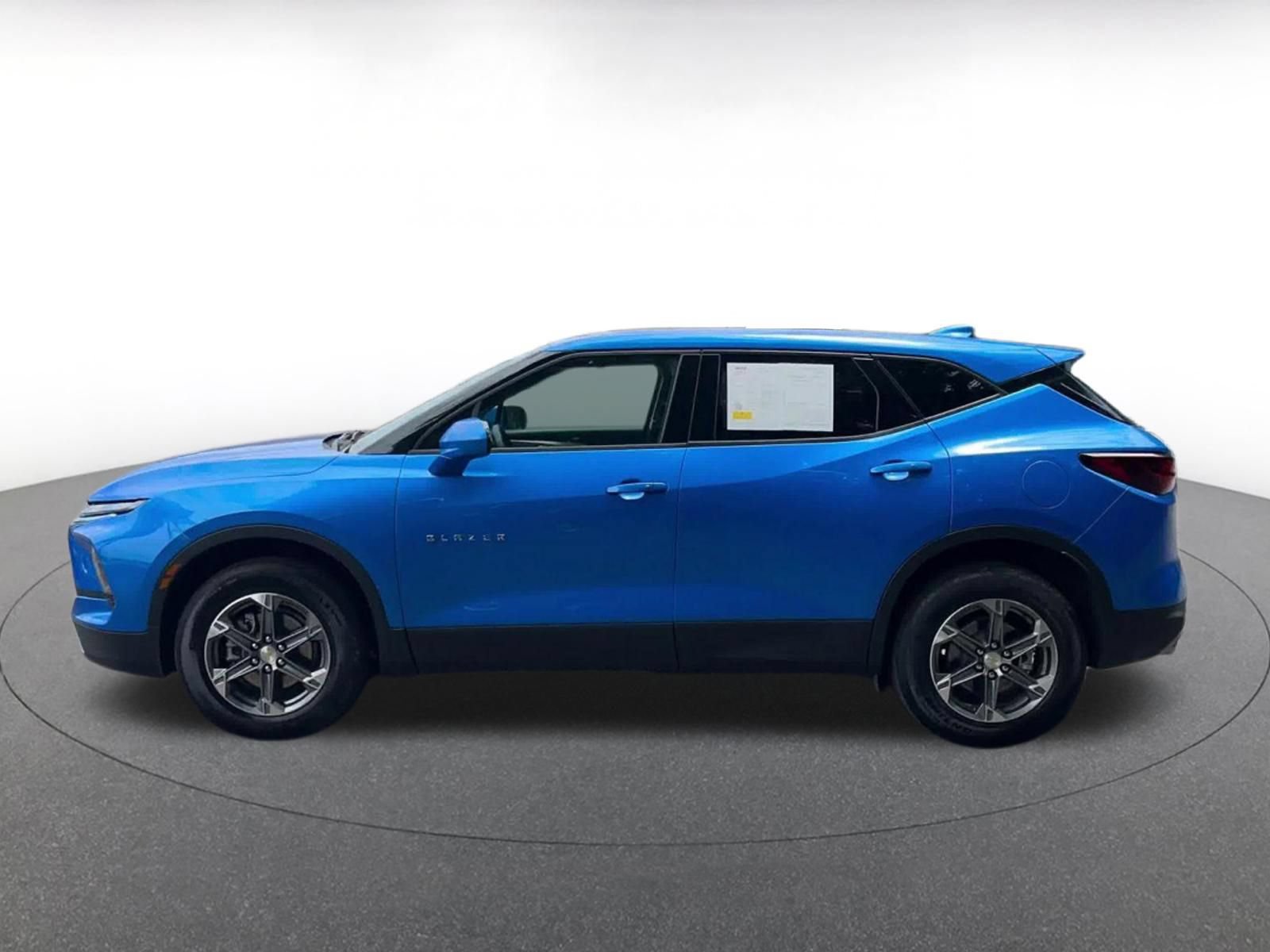 Used 2025 Chevrolet Blazer LT FWD image 7