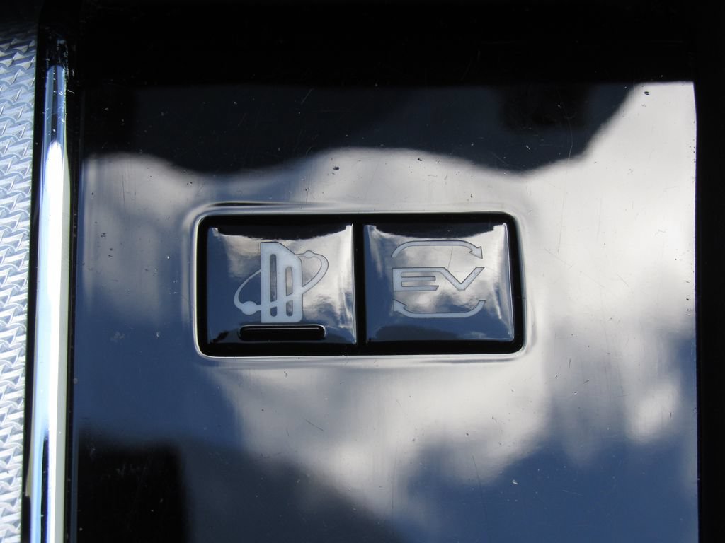 Used 2024 Mitsubishi Outlander 4WD Plug-In Hybrid image 33