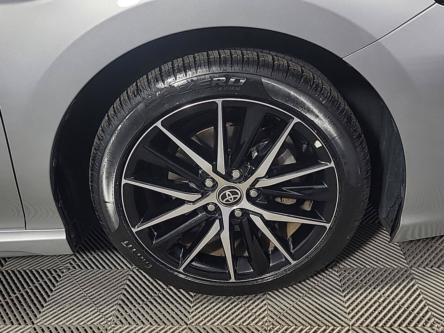 Used 2022 Toyota Camry SE FWD image 3
