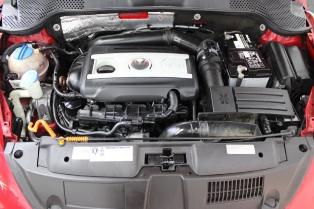 Used 2013 Volkswagen Beetle 2.0T FWD image 24