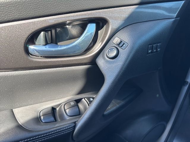 Used 2020 Nissan Rogue SV w/ Premium Package image 20