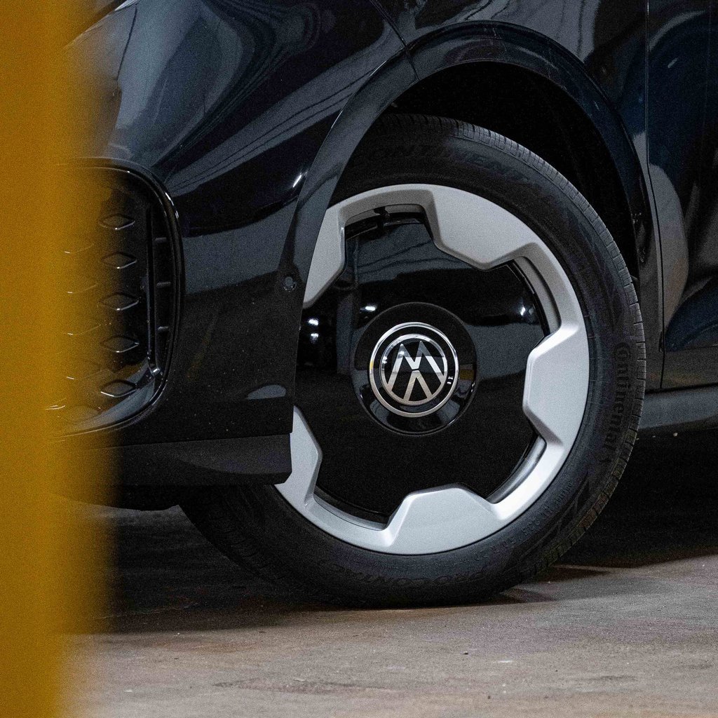 New 2025 Volkswagen ID. Buzz Pro S image 2