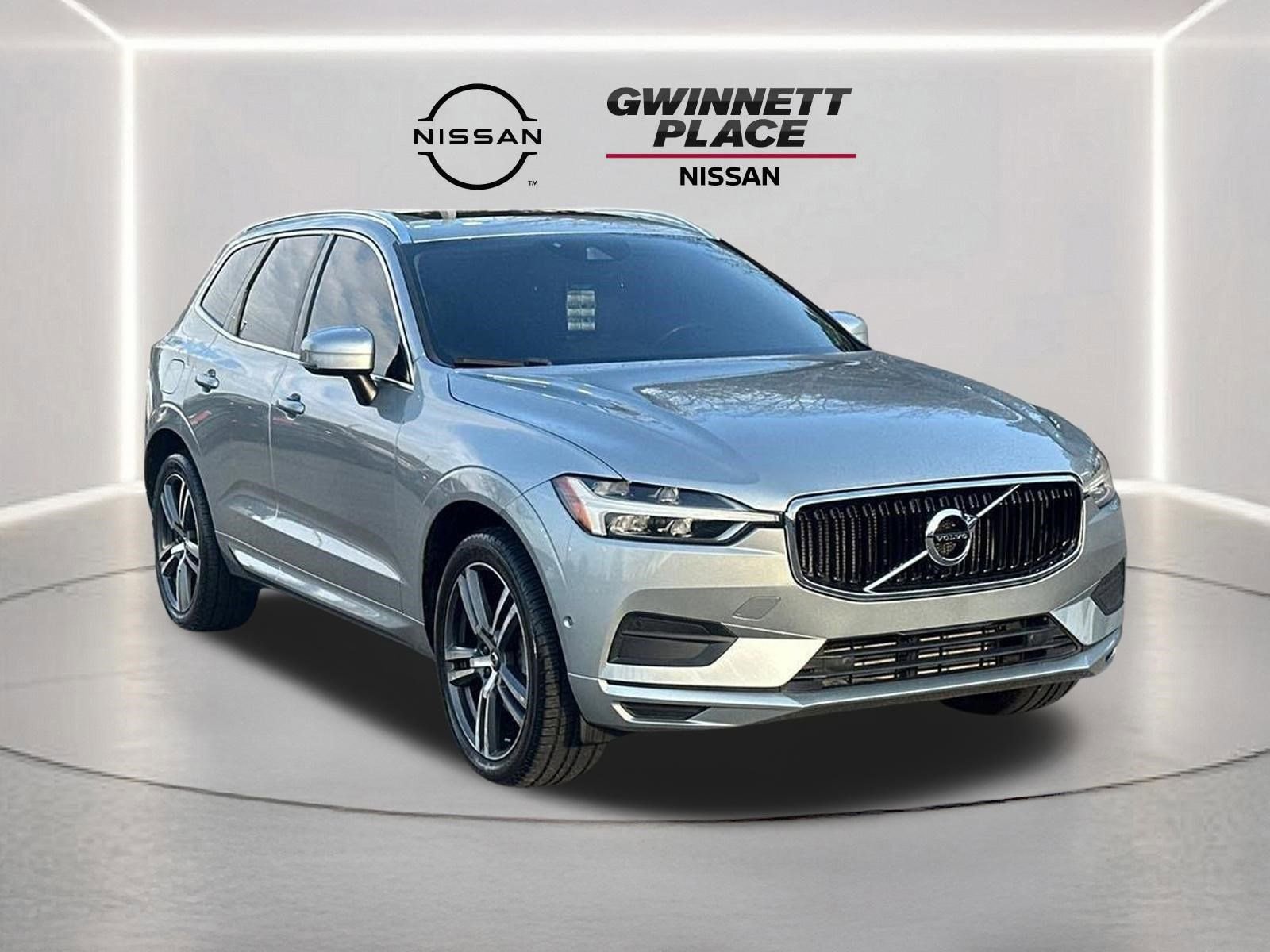 Used 2018 Volvo XC60 T5 Momentum w/ Convenience Package image 3
