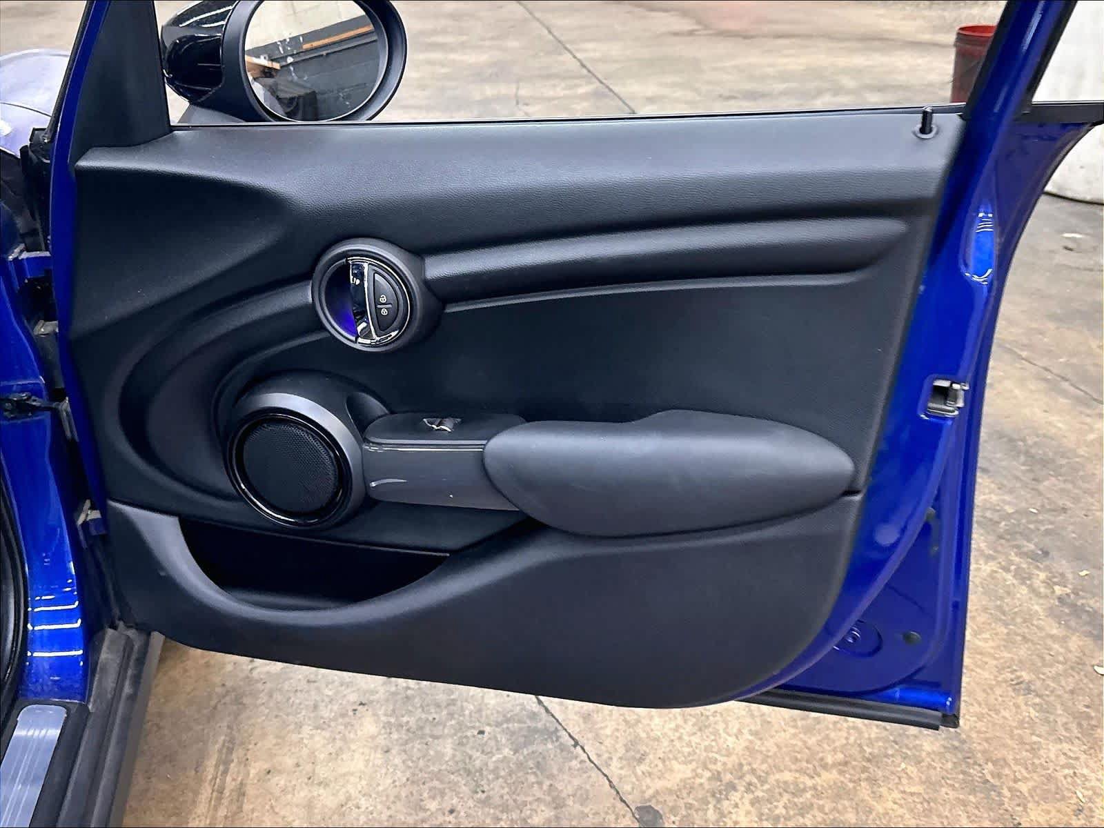 Used 2020 MINI Cooper 4-Door Hardtop FWD image 26