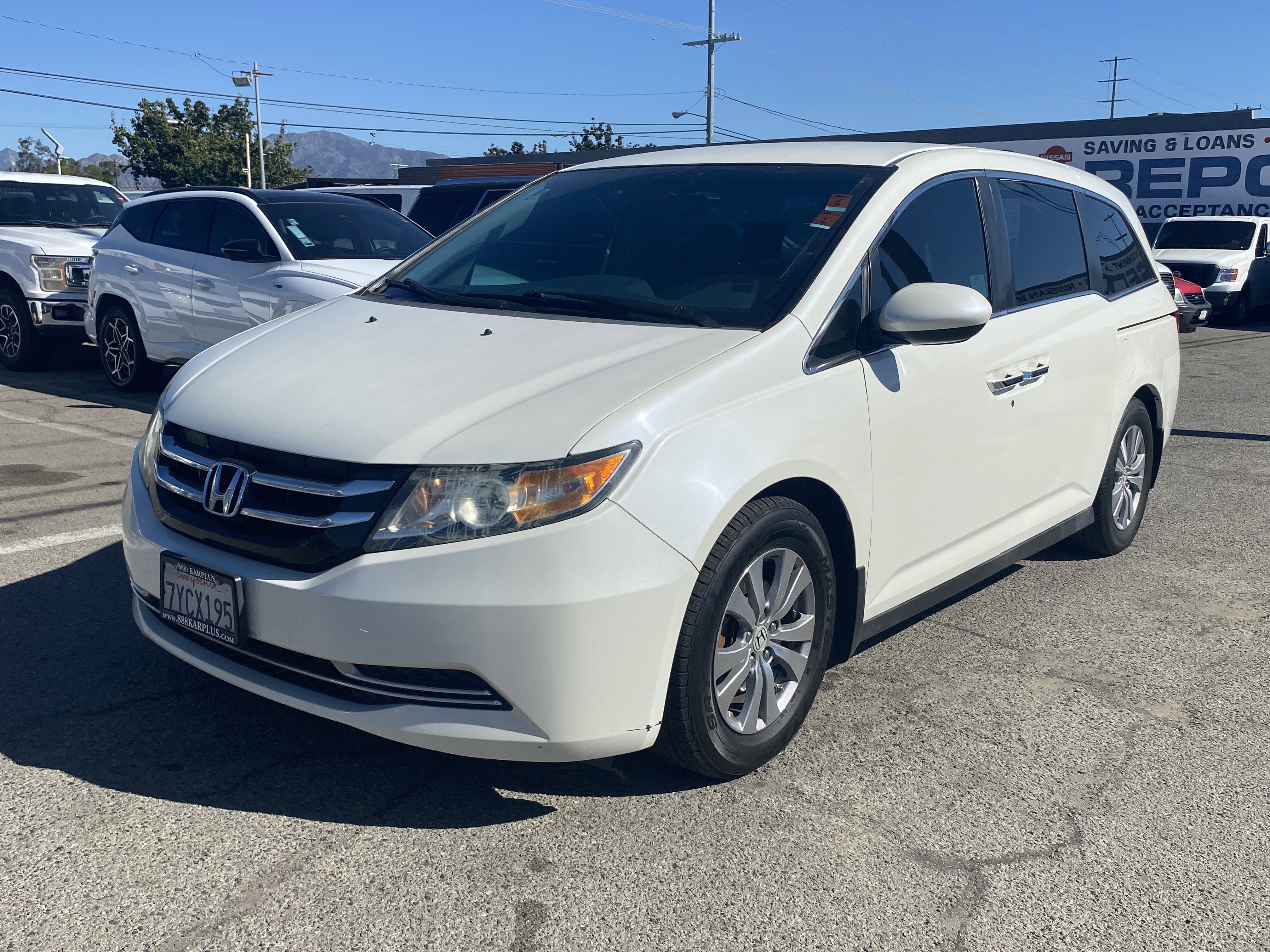Used 2017 Honda Odyssey SE image 2