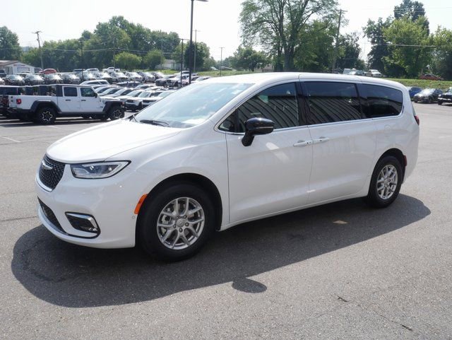 New 2026 Chrysler Pacifica Select image 9