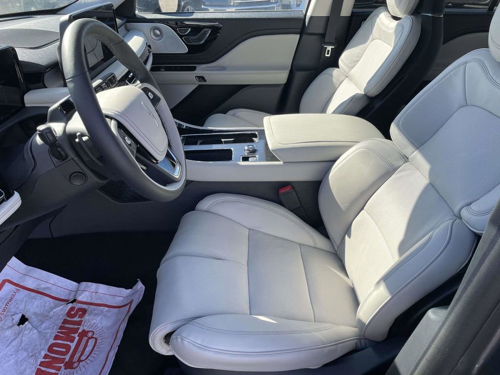 New 2025 Lincoln Aviator Reserve w/ Luxury Package image 13