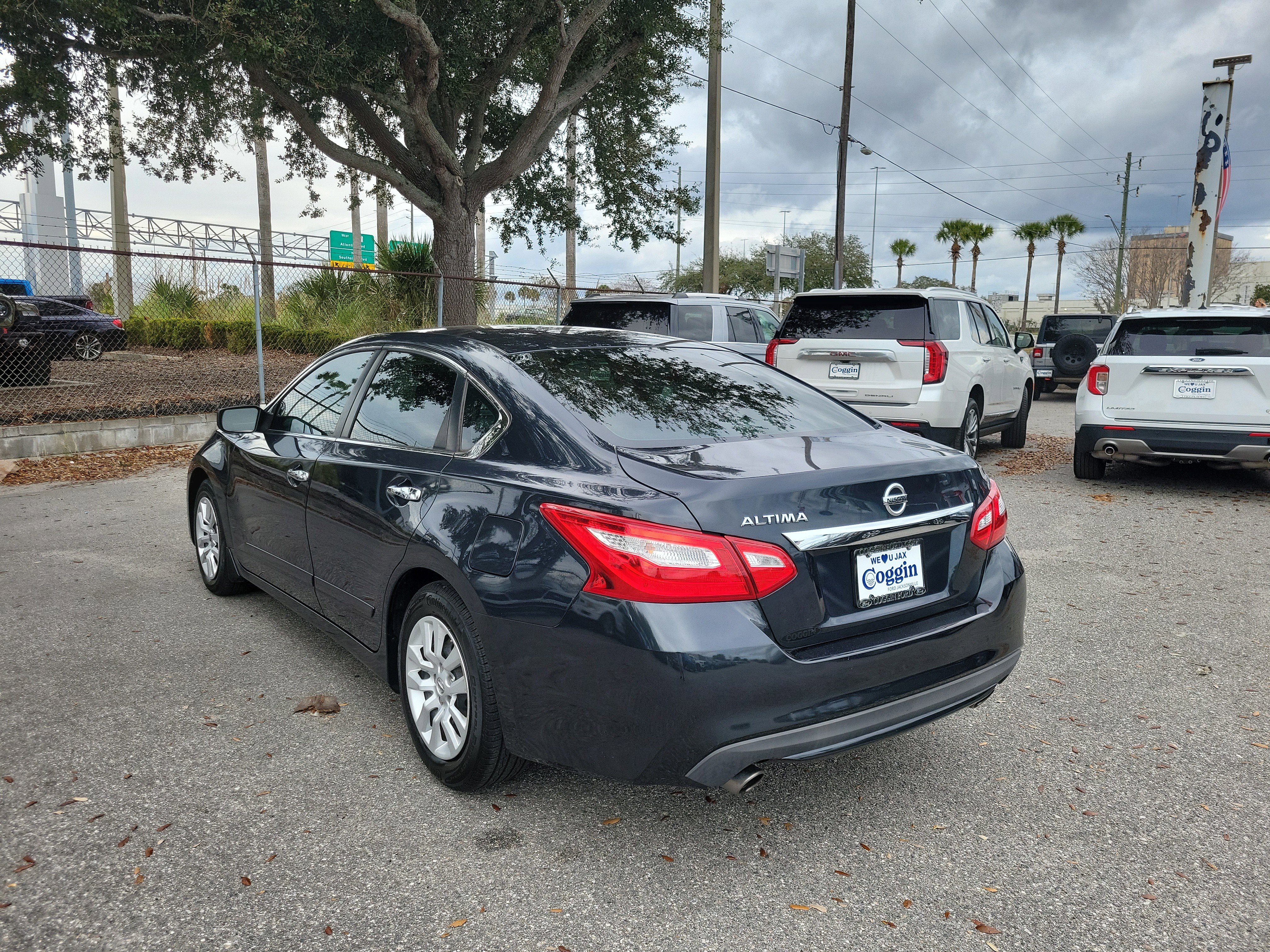 Used 2017 Nissan Altima 2.5 S w/ Power Driver Seat Package image 2