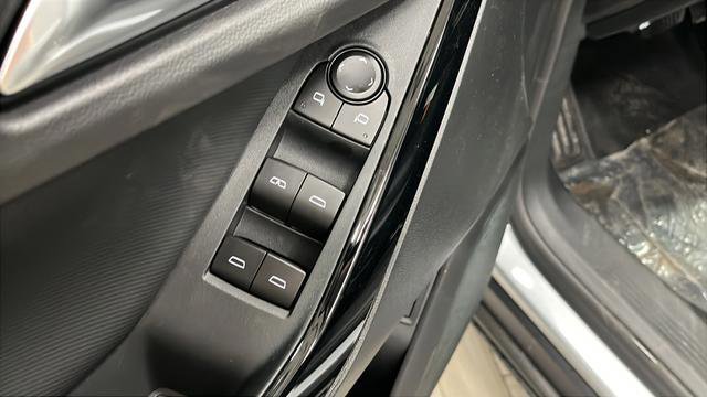 New 2026 Chevrolet Equinox LT w/ Convenience Package II image 21