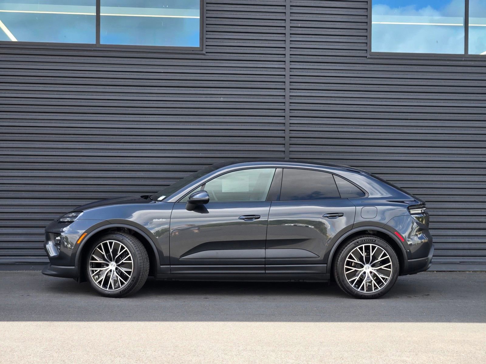 New 2026 Porsche Macan 4 Electric AWD/4WD image 2