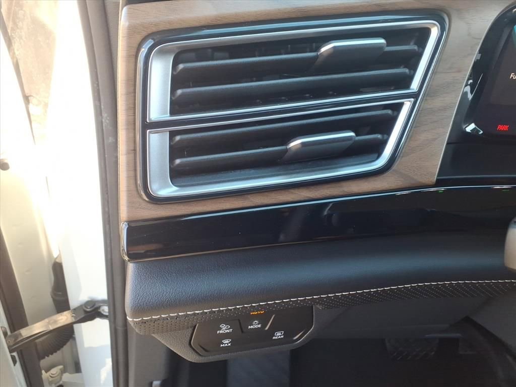 Used 2024 Volkswagen Atlas SE image 29