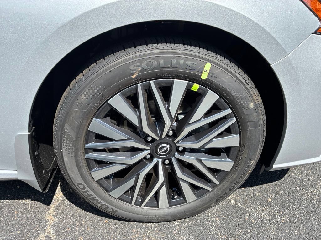 New 2026 Nissan Altima 2.5 SV FWD image 9