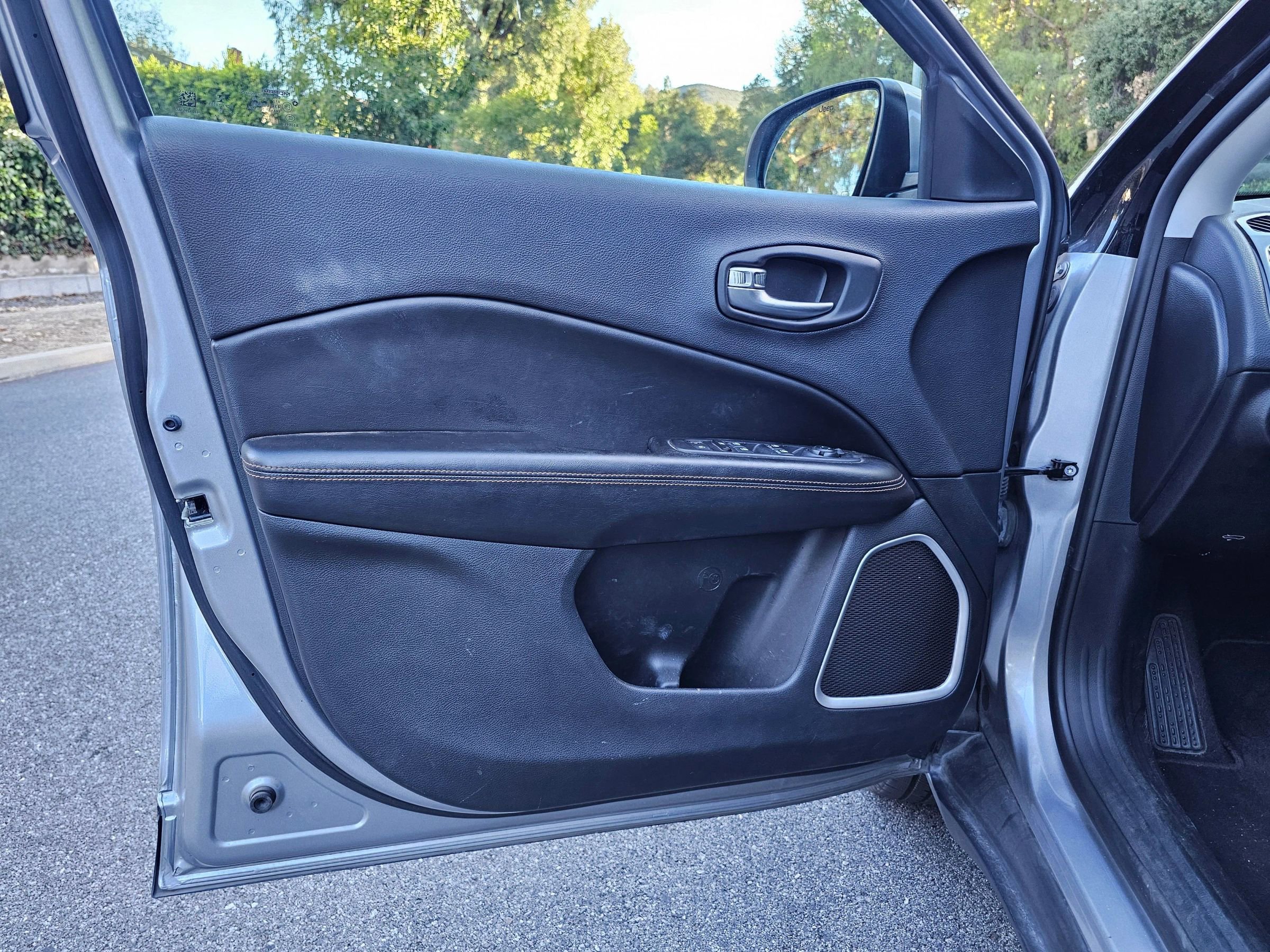 Used 2019 Jeep Compass Limited image 18