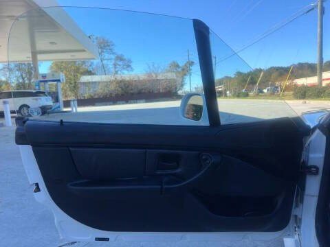 Used 1999 BMW Z3 2.5i RWD image 18