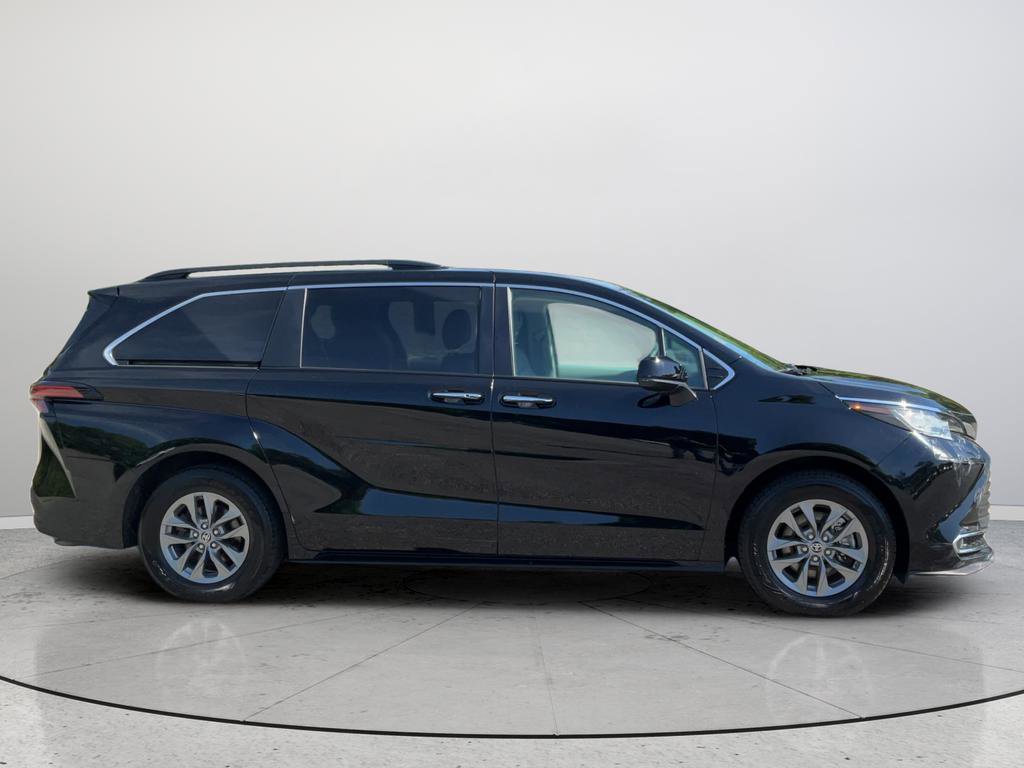 Used 2022 Toyota Sienna XLE FWD image 6