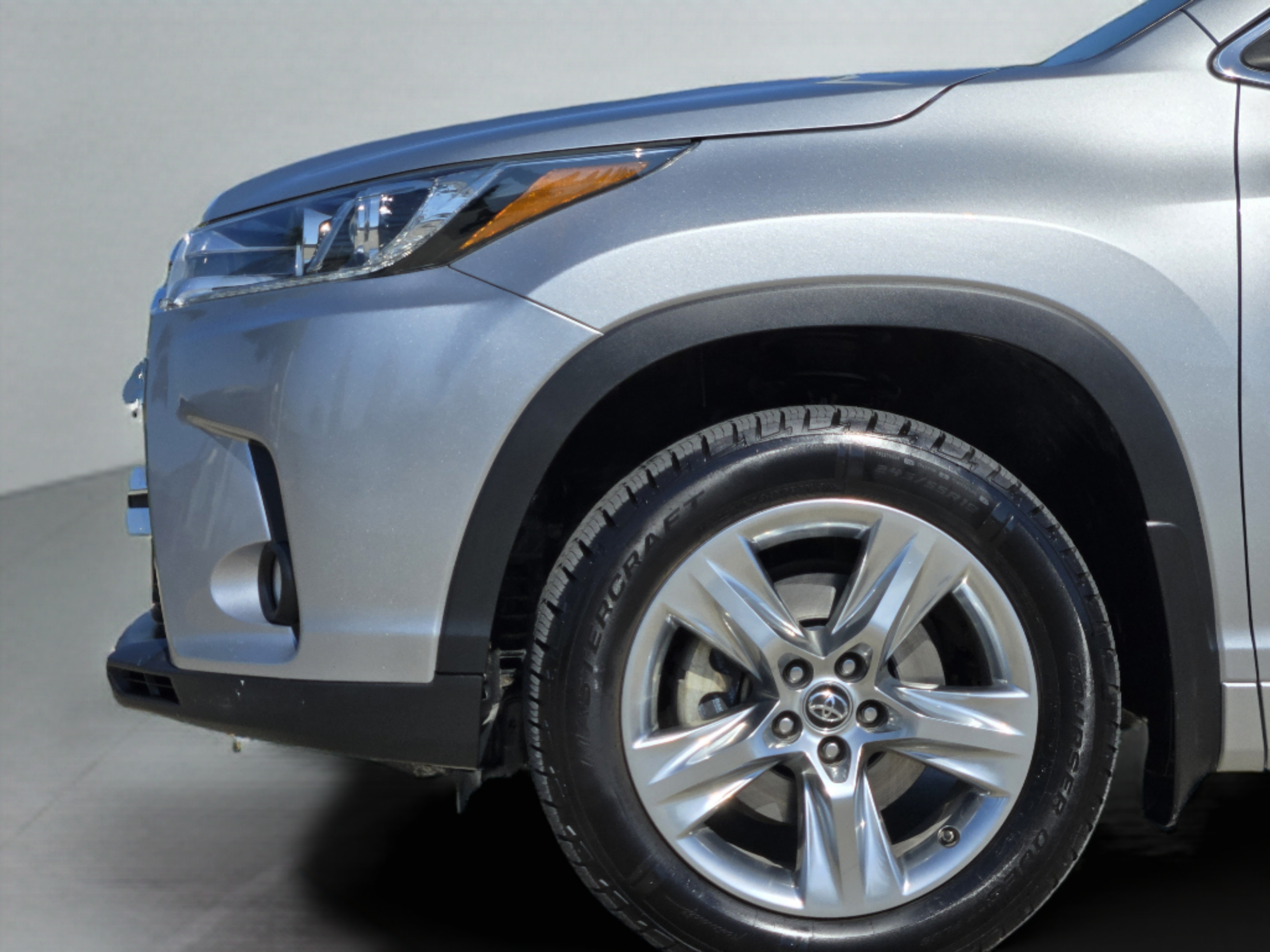Used 2018 Toyota Highlander Limited FWD image 36