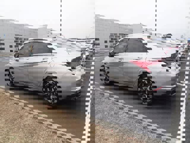 Used 2023 Hyundai Elantra Limited image 6