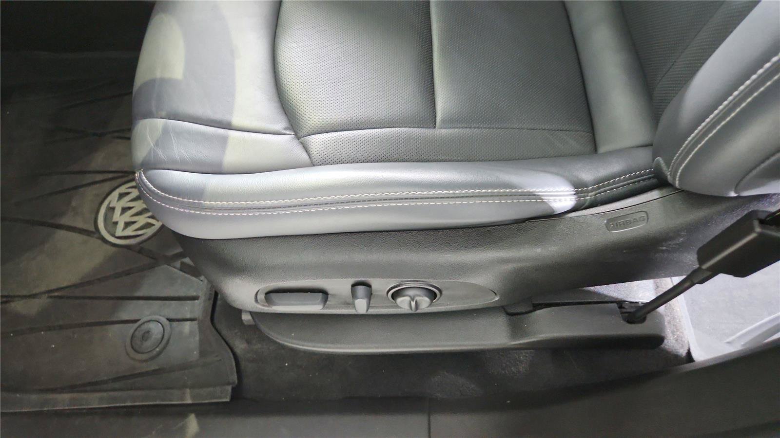 Used 2023 Buick Enclave Essence w/ Experience Buick Package AWD/4WD image 18