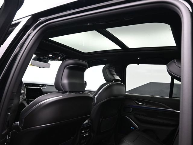 Used 2024 Jeep Grand Cherokee Overland w/ Advanced Protech Group III image 24