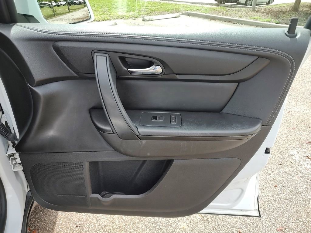 Used 2017 Chevrolet Traverse LT w/ Style and Technology Package image 36