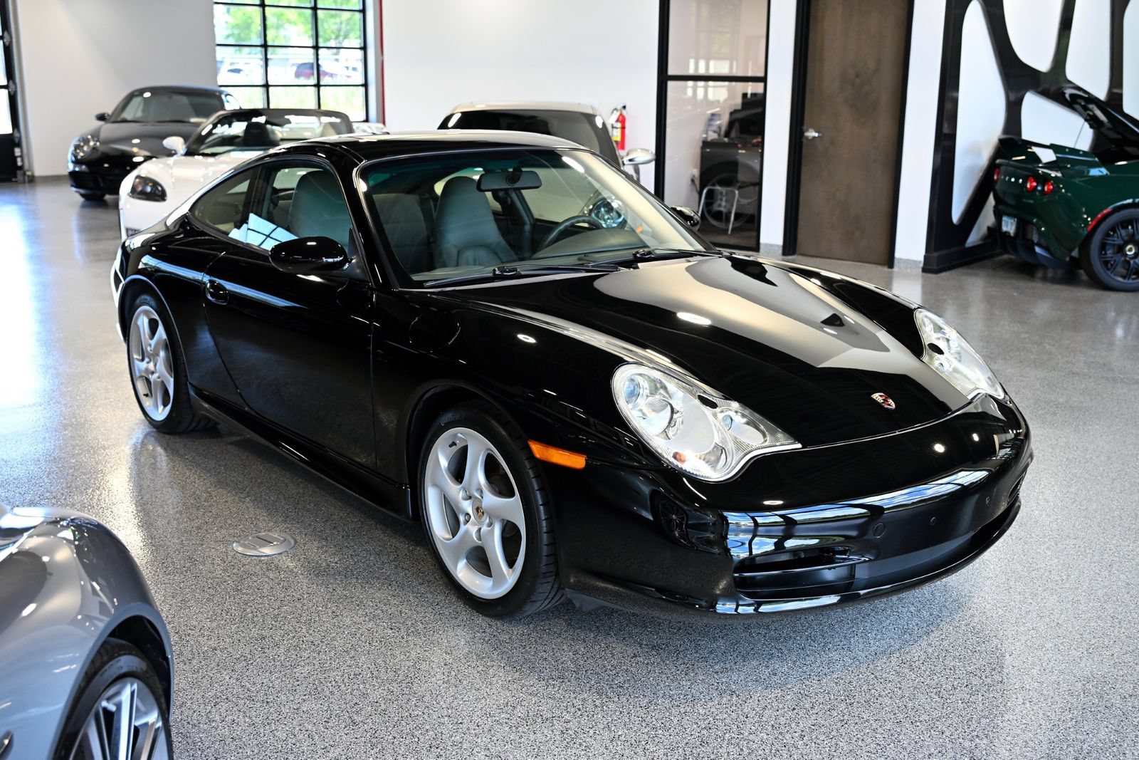 Used 2003 Porsche 911 Carrera RWD image 2