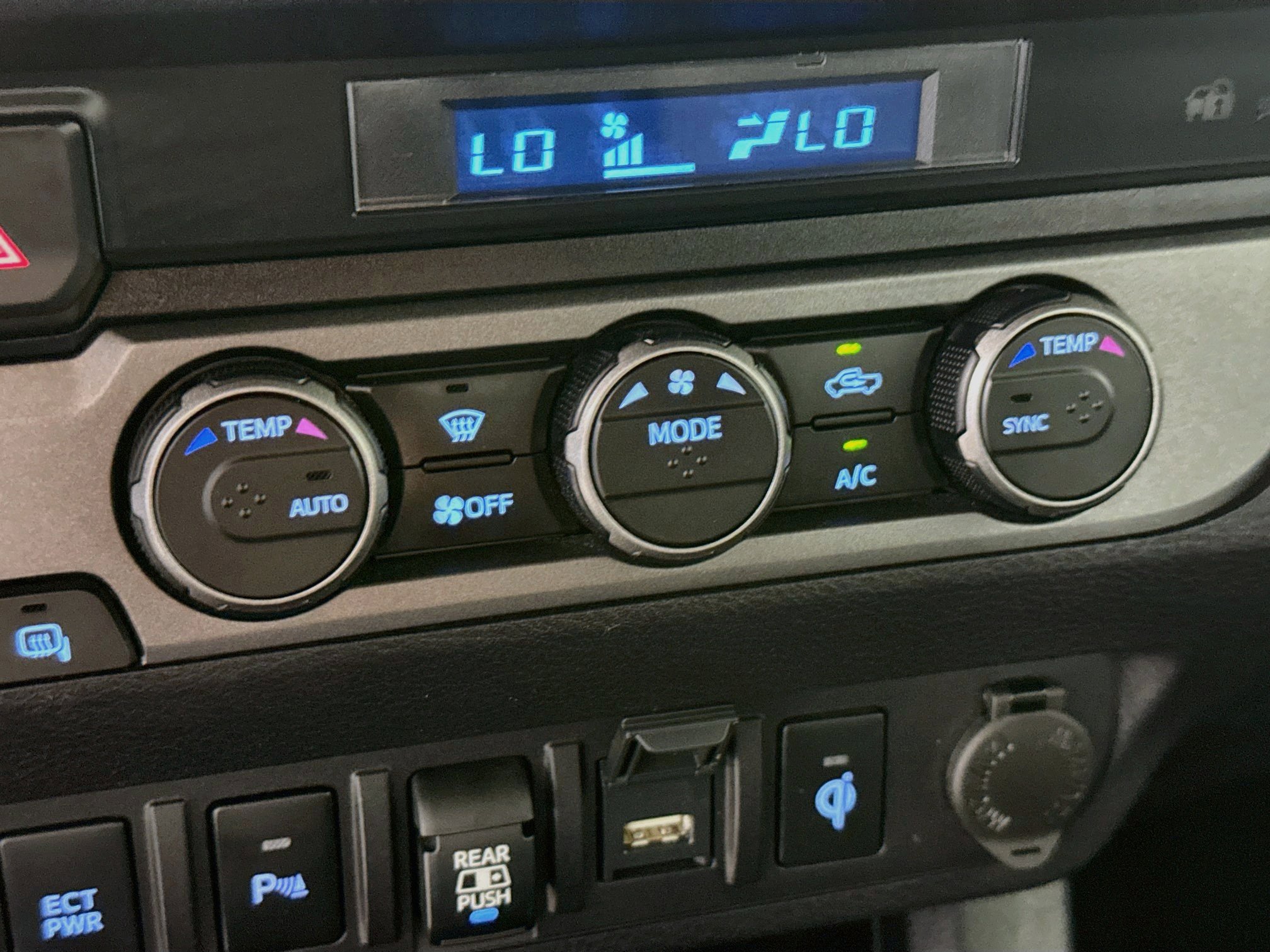 Used 2021 Toyota Tacoma TRD Off-Road w/ Technology Package RWD image 17
