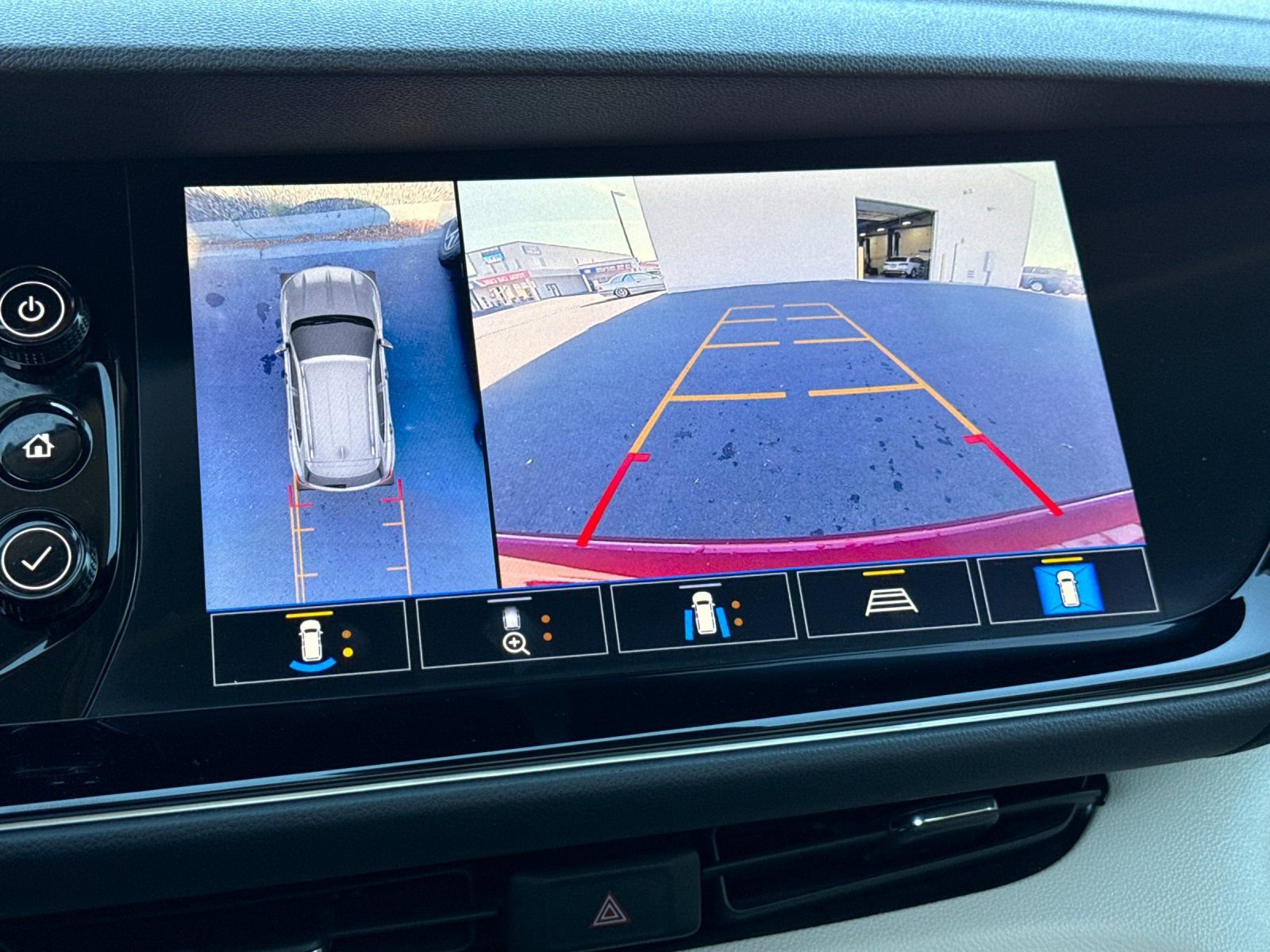 Used 2021 Buick Envision Avenir w/ Technology Package II image 23