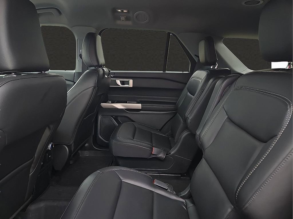 Used 2023 Ford Explorer XLT w/ Equipment Group 202A image 10