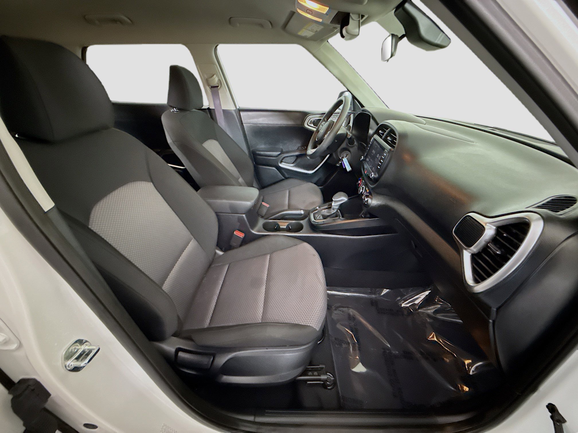 Used 2025 Kia Soul LX w/ LX Technology Package FWD image 28