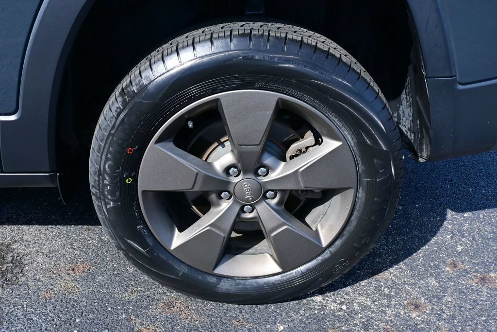 Used 2016 Jeep Cherokee 75th Anniversary AWD/4WD image 15