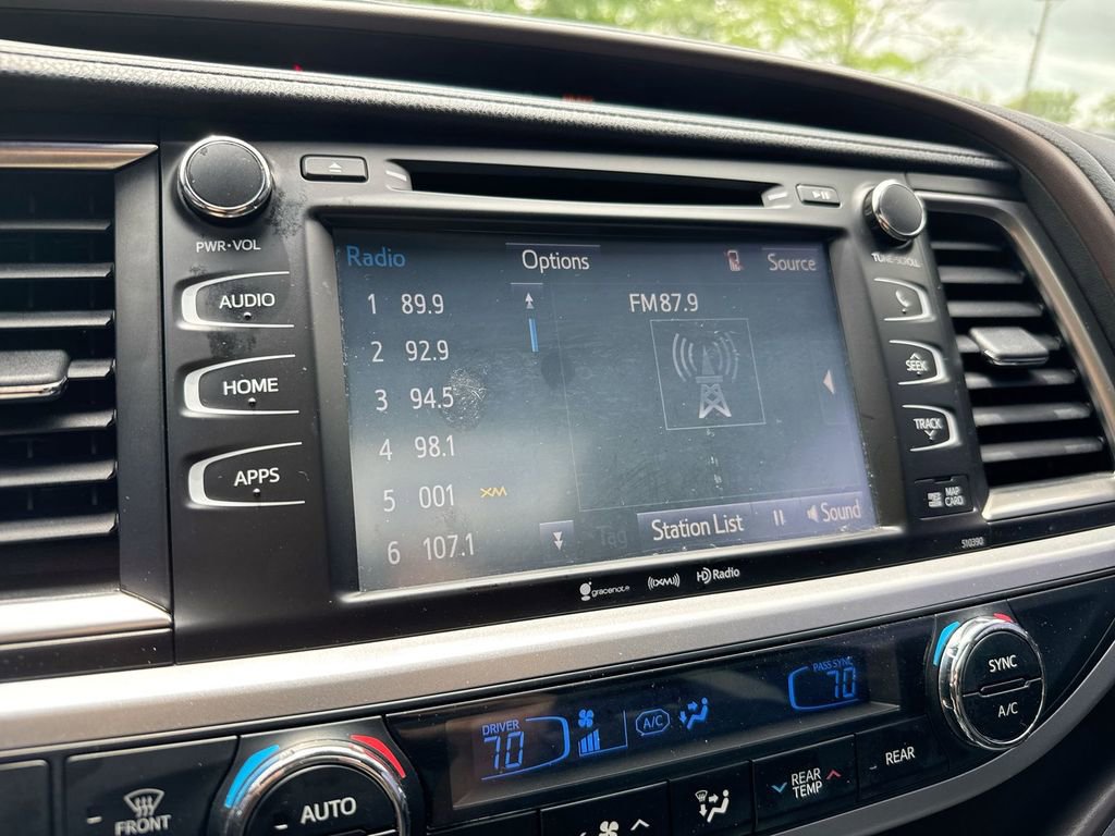 Used 2019 Toyota Highlander XLE AWD/4WD image 14