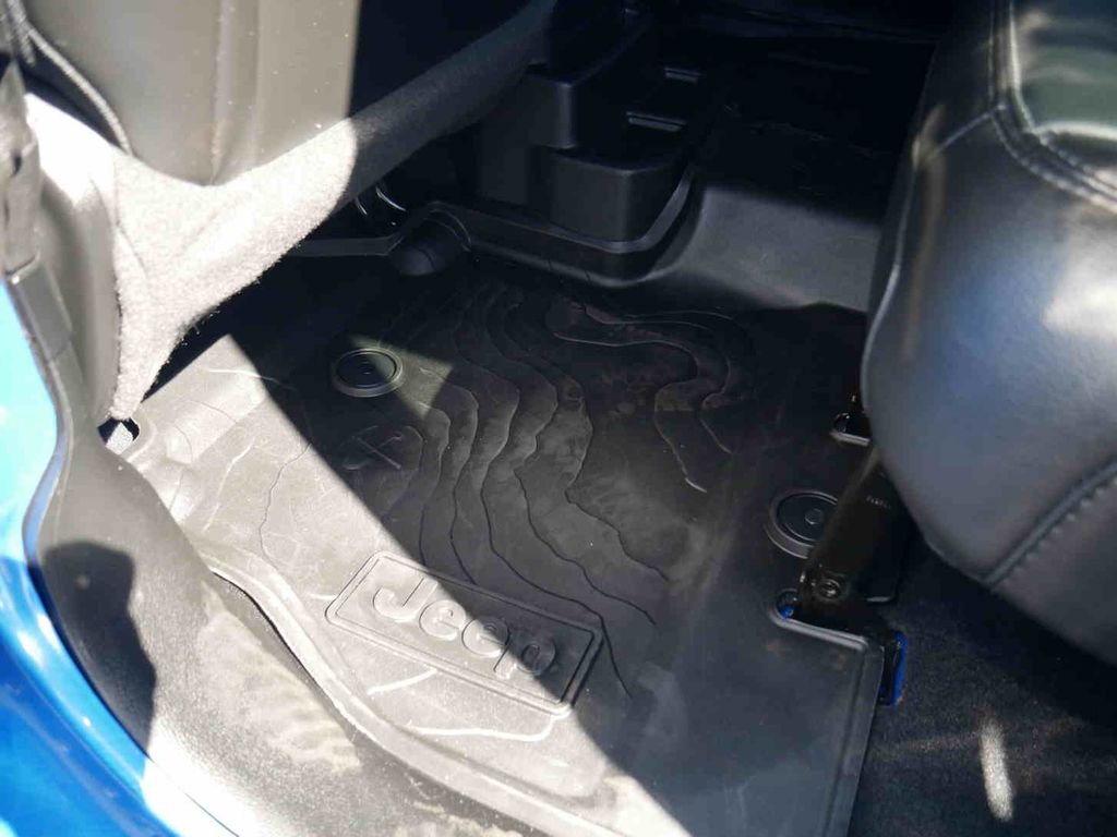 Used 2022 Jeep Wrangler Unlimited Sahara image 21