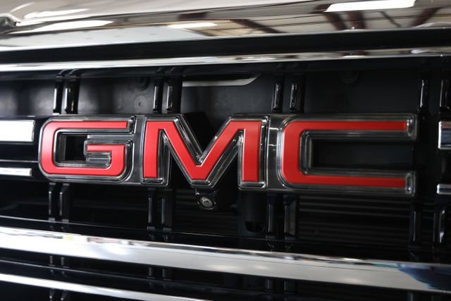 Used 2021 GMC Yukon XL SLT w/ SLT Premium Package AWD/4WD image 4