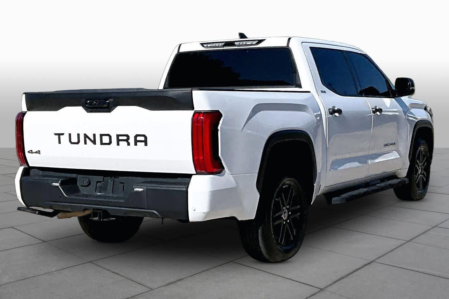 Used 2022 Toyota Tundra SR5 w/ SR5 Convenience Package AWD/4WD image 13