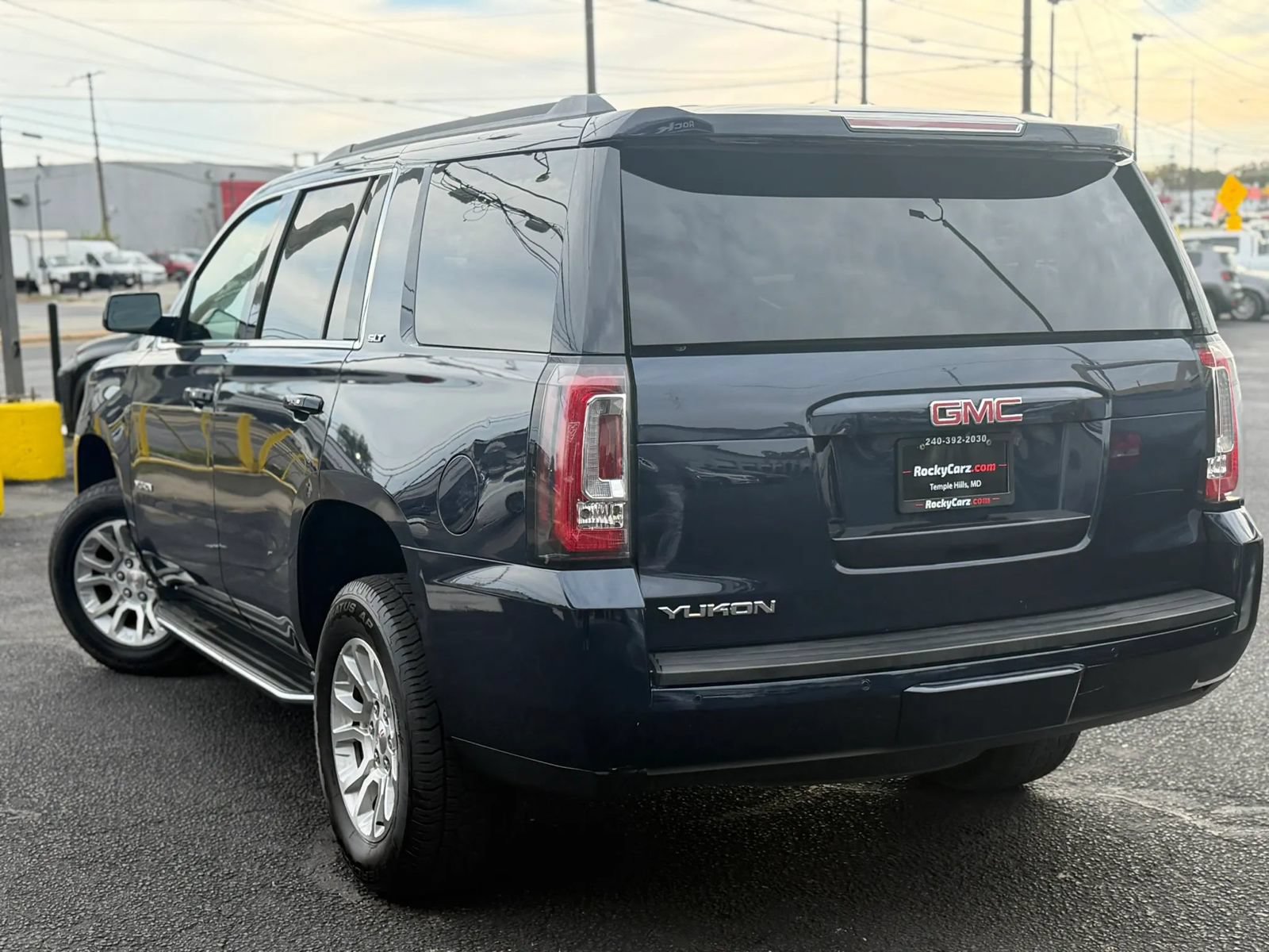 Used 2017 GMC Yukon SLT AWD/4WD image 3