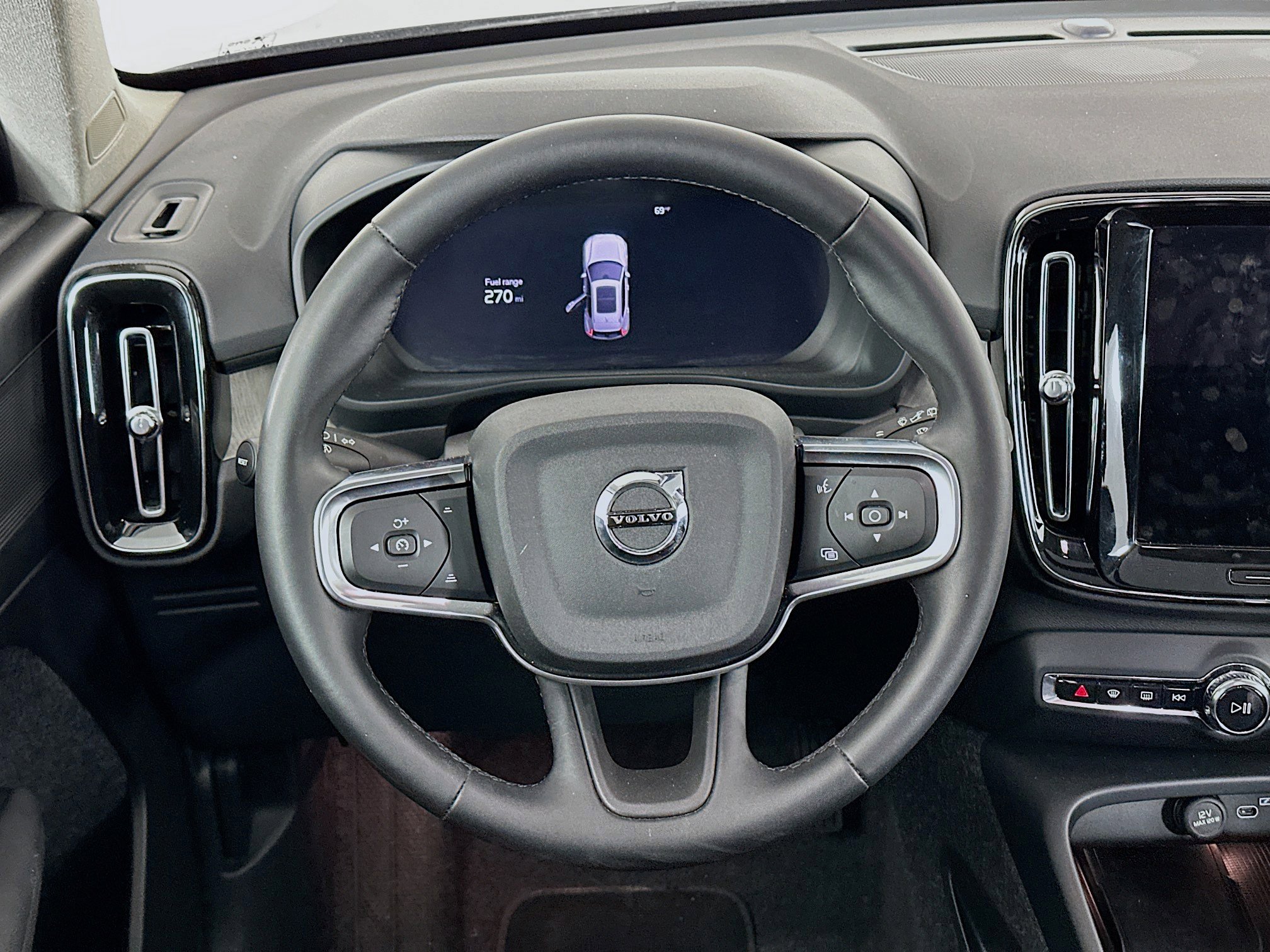 Used 2025 Volvo XC40 B5 Plus image 18