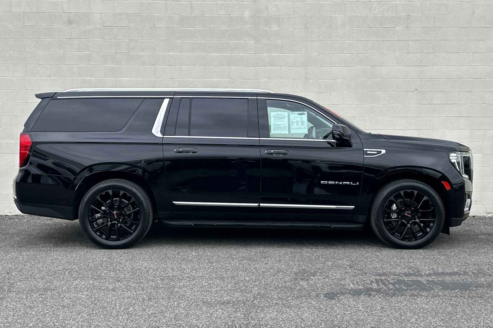 Certified 2023 GMC Yukon XL Denali w/ Max Trailering Package AWD/4WD image 3