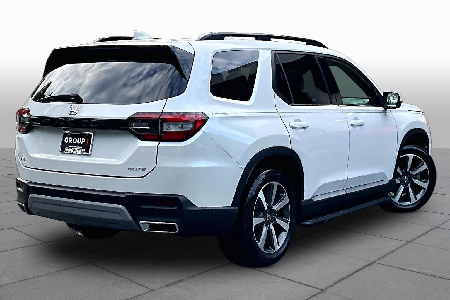 Used 2025 Honda Pilot Elite image 13