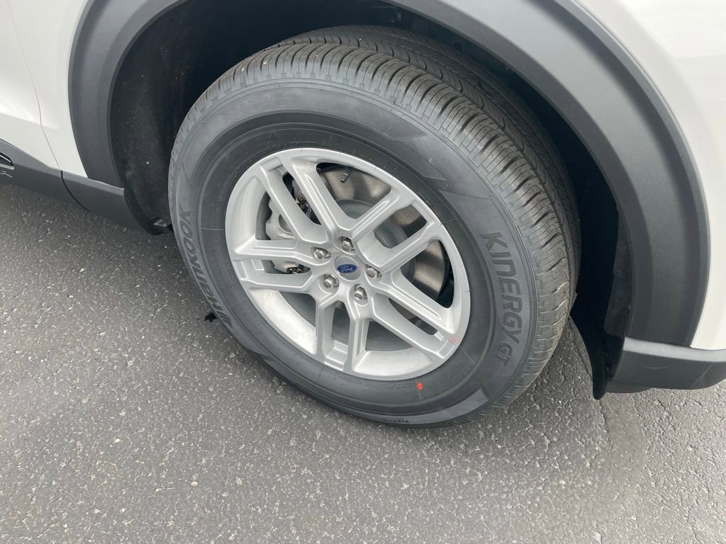 New 2026 Ford Explorer Active image 3