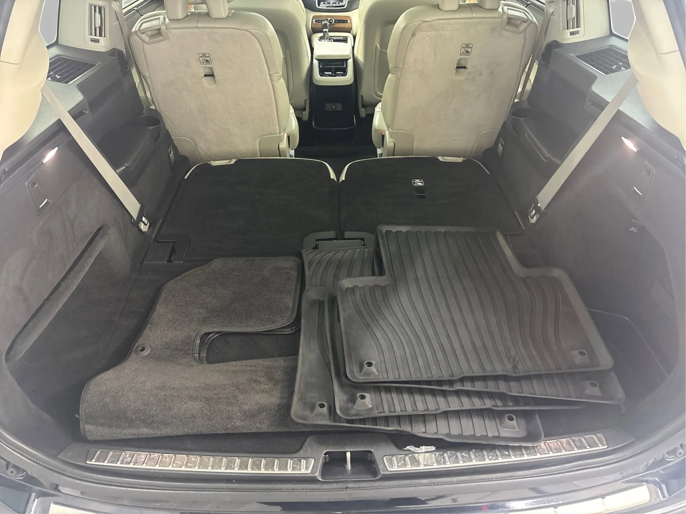 Used 2020 Volvo XC90 T6 Inscription w/ Protection Package Premier image 16