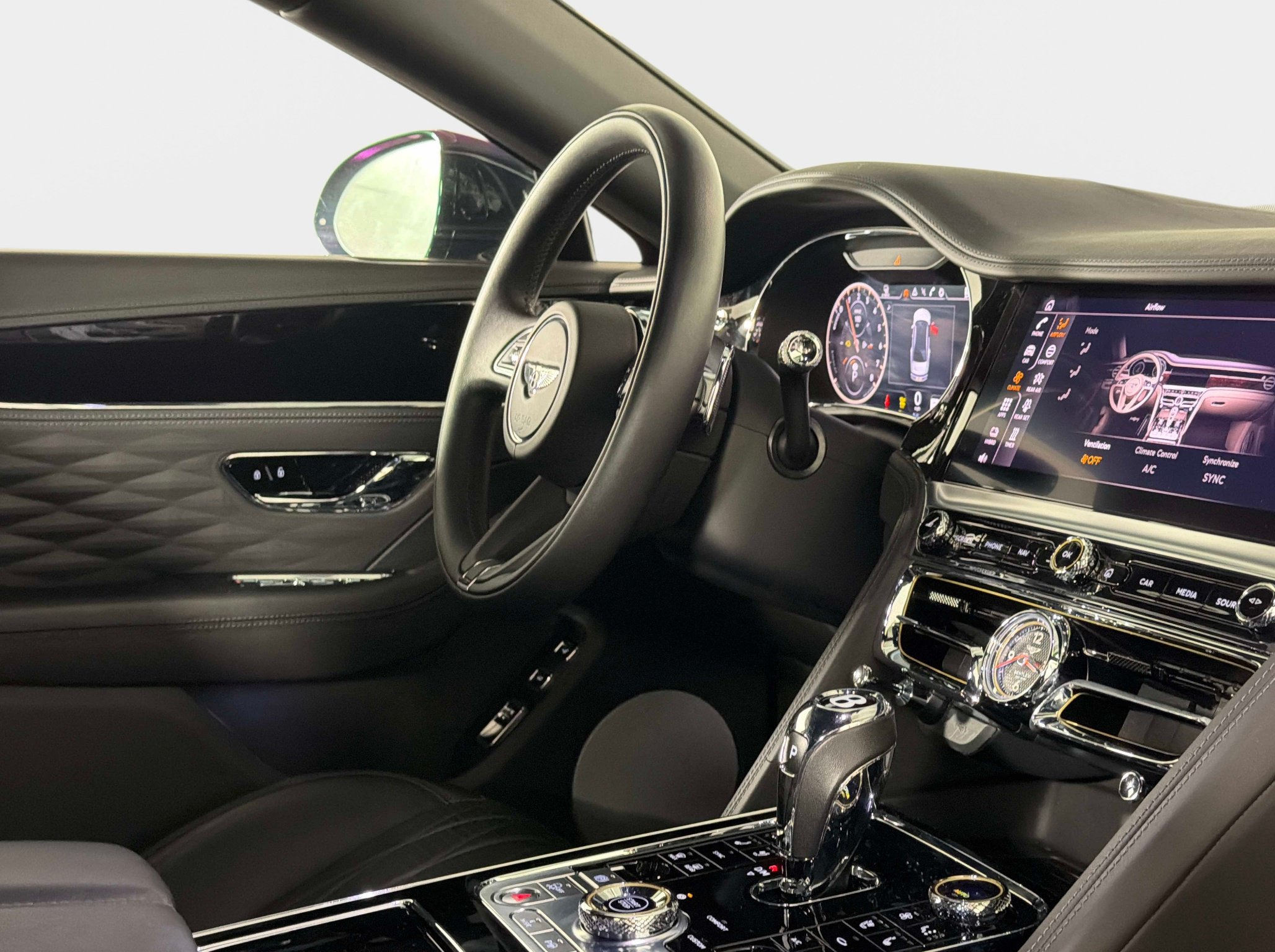 Used 2022 Bentley Flying Spur Plug-In Hybrid AWD/4WD image 23