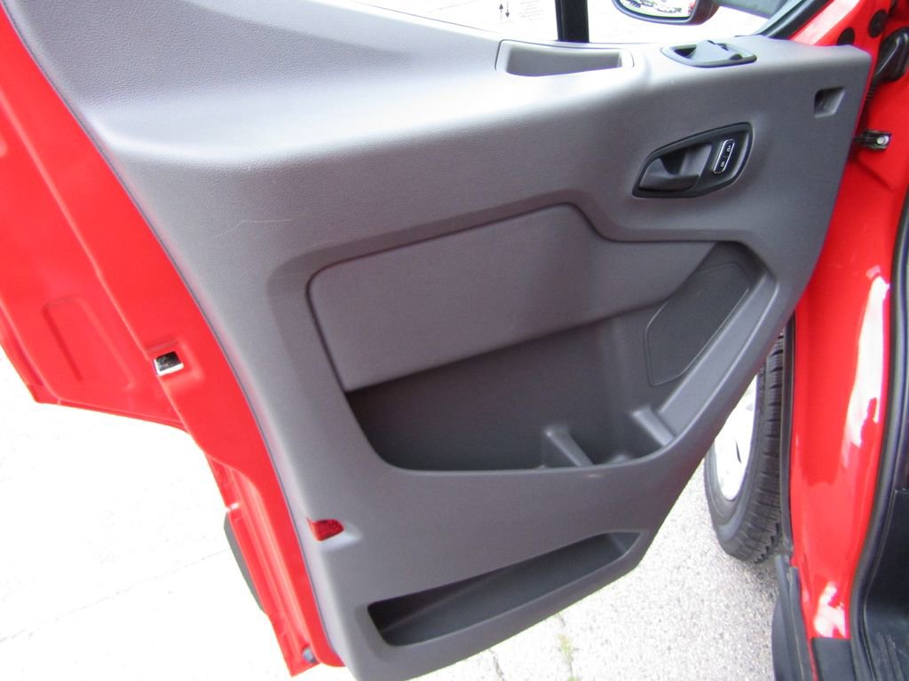 Used 2024 Ford E-Transit 148 Medium Roof image 13